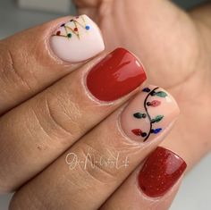 Shellac New Years Nails, Gel Christmas Nails Short, Christmas Beach Nails, 2023 Christmas Nails, Red Chrome Christmas Nails, Short Holiday Nails Christmas, Holiday Nails 2022, Kids Christmas Nails, Cute Short Christmas Nails