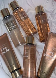 Victoria Secret Vanilla, Profumo Victoria Secret, Koleksi Makeup, Bare Vanilla, Perfume Body Spray, Bath And Body Works Perfume, Fragrance Lotion, Shower Skin Care, Body Smells