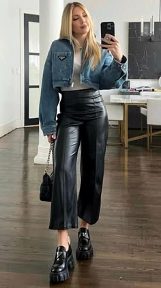 Outfit Mocasines, Ootd Frio, Cropped Denim Jacket Outfit, Sascha Fitness, Loafers Outfit, Denim Jacket Outfit, Elegante Casual, Fashion Mistakes, Trend Fashion