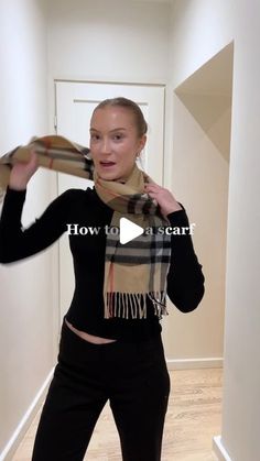 Maija Margaret on Instagram: "My favorite way to tie a scarf 🤍 Had to share now that the season is here 🍂" How To Wrap Scarf, Different Ways To Tie A Scarf, How To Use A Scarf, Tie Scarf How To Neck Scarves, How To Style Scarf Outfit, How To Wrap A Scarf