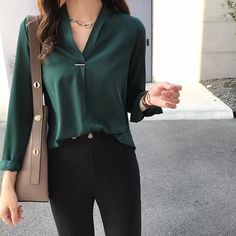 Mode Ulzzang, Chiffon Shirt Blouse, Women Chiffon Blouse, Office Women, Chique Outfits, Tops And Blouses, Shirts Women Fashion