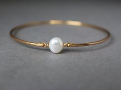 Gold Pearl Bracelet, Bracelet Elegant, Bangle Gold, Bracelet Pearl, Pearl Bangle, Gold Jewelry Simple, Jewelry Design Earrings, Gold Bangle, Jewelry Design Necklace