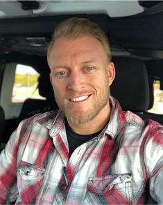 a man sitting in the back seat of a car