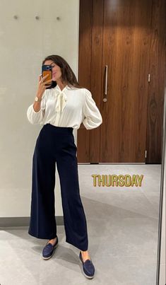 Formal Outfit For Summer, Trouser And Loafers Outfit, Work Outfit Lawyer, Work Outfits Women Formal, Spring Corporate Outfits, New York Corporate Fashion, Carmen Mundt Work Outfit, Cool Corporate Outfits, Corporate Travel Outfit