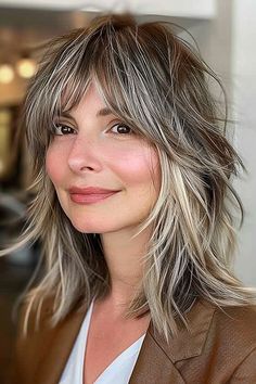 Lob With Curtain Bangs, Cool Blonde Balayage, Layered Curly Haircuts, Best Curly Haircuts, Shaggy Lob, Gray Blending, Rocker Hair, Honey Hair Color, Shaggy Short Hair