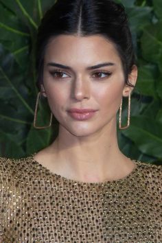 Kendall Jenner debuts new bob haircut