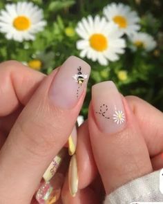 Bee Nail Designs, Bumble Bee Nails, Matching Nails, Bee Nails, Silver Nail Art, Gel Nails At Home, November Nails, Trendy Nail Art Designs, Nail Design Inspiration