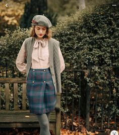 Structured Skirt, Scottish Tweed, Chic Skirt, Parisienne Chic, Scottish Fashion, Dark Academia Fashion, Fashion Skirts, Academia Fashion, Chic Skirts