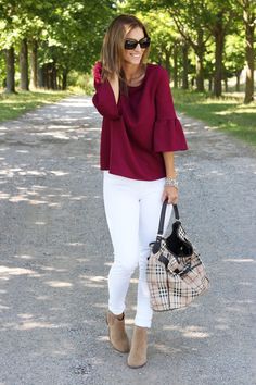 The best fall transition pieces in one outfit! White jeans after labour day are always a good idea! Bell sleeved maroon top from Back East Boutique + white skinny jeans from American Eagle Outfitters + Burberry bucket bag + suede ankle boots from Town Shoes + Dior sunglasses. #fallstyle #falloutfit #ootd Maroon Top Outfit, Petite Winter Outfits, American Eagle Jeans Outfit, American Eagle Dresses, American Eagle Jeans Ripped, Burberry Bucket Bag, White Outfits For Women, Outfits Con Jeans, Maroon Top