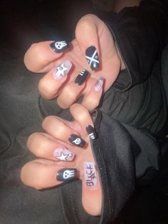 nails souleater anime Soul Eater Nails, Alien Nails, Anime Nails, Short Nails Art, My Tattoo, Short Nail Designs, Halloween Nail Art, Simple Nail Designs