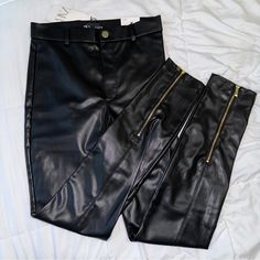 Nwt Zara Faux Leather High Waisted Leggings With Gold Back Ankle Zippers - Size Small. Zipper Closure. Gold Button In Front. Gold Zippers On Back At Ankles. Approximate Measurements: Waist 13.5” - Rise 11” - Inseam 28” Leather Jeggings, Embellished Leggings, Zara Leggings, Zara Bodysuit, High Waisted Black Leggings, Suede Leggings, Stretchy Leggings, Ribbed Leggings, Stretch Leggings