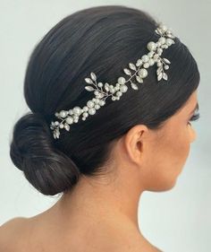 Trendy Space Buns for a Playful Vibe: Fun and Creative Hairstyle Ideas
https://www.youtube.com/watch?v=jrrUxdGCn-g Dark Bridal Hair, Homecoming Hairstyles For Short Hair, Shoulder Length Straight Hair, Vintage Curls, Elegant Bun, Sophisticated Hairstyles, Stylish Short Haircuts