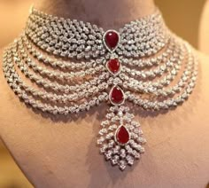 Beautiful Jewelry Diamonds, Bridal Diamond Necklace, Gold Collar Necklace, Diamond Wedding Jewelry, Blouse Casual Fashion, Fancy Jewelry Necklace, Silver Jewellery Indian, Antique Bridal Jewelry, Bridal Diamond Jewellery