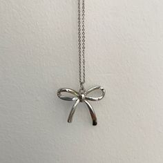 Cute And Trendy Bow Necklace! Never Worn In Very Good Condition. Silver Elegant Necklace, Girly Jewelry Silver, Silver Bow Necklace, Trendy Silver Jewelry, Dainty Silver Necklace, Dainty Accessories, Trendy Bows, M Necklace, Ribbon Necklace