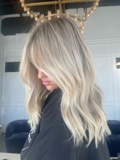 Honey B Hair Dimensional Honey Blonde, Dimensional Highlights, Blonde Hair Goals, Perfect Blonde Hair, Bright Blonde Hair, Summer Blonde Hair, Ombre Hair Blonde, Cool Blonde