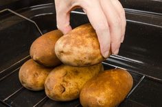 How To Bake Potatoes, Roasting Pan Recipes, Roaster Oven Recipes, Roaster Recipes, Baked Potato With Cheese, Turkey Roaster, Cooking Baked Potatoes, Vegetable Cooking, Group Recipes