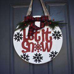 a door hanger that says let it snow