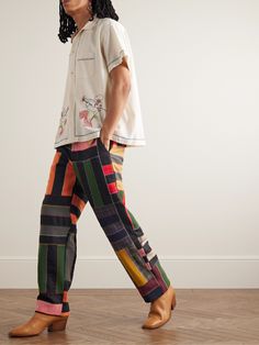 BODE sources its textiles from all around the world to create clothing that "tells a story". Modelled after a 1940's quilt, these straight-leg trousers are stitched with panels of wool-blend suiting fabric and have ties at the waist. Normcore Pagliacci, Quilt Outfit, Black Queer Fashion, Quilted Trousers, Leg Patchwork, Queer Style, Genderqueer Fashion, Bloom Fashion, Asian Streetwear