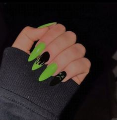 Pin by Zeze on make up Green acrylic nails, Green nails, Almond Fantastic Nails, Tato Jari, Halloween Acrylic Nails, Punk Nails, Hippie Nails, Edgy Nails, Grunge Nails