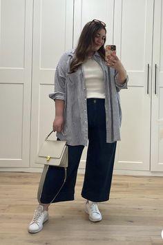 Over Size Style Outfit, Oversized Cotton Shirt Outfit, Oversized Shirt Plus Size Outfit, Wide Leg Cropped Jeans Outfit Plus Size, Casual Outfits Big Size, Plus Size Ootd Casual, Button Up Shirt Outfit Plus Size, Scandi Minimalist Fashion, Over Size Shirt Outfit