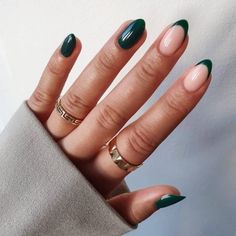 Green Dip Nail Designs, Green Gel Nails Short, Green And Nude Nails, Dark Green Fall Nails, Fresh Nails, Fail Nails, Hoco Nails, Emerald Nails, Unghie Sfumate