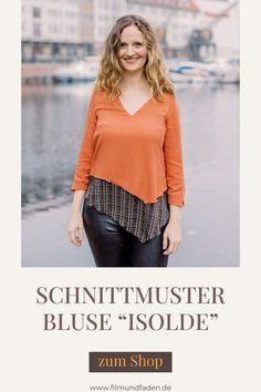 a woman standing in front of water with the words schnttmuster bluse is