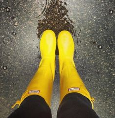 yellow wellies Welly Boots Aesthetic, Wellies Aesthetic, Yellow Wellies, Swag Shoes, Bride Shoes, Hunter Boots, Street Fashion