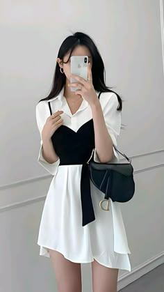 moda coreana Korean Girl Fashion Dress, White Skirt Set, ماثيو ماكونهي, Korean Outfit Street Styles, Korean Casual Outfits, Korean Fashion Dress, Mode Casual, Kpop Fashion Outfits