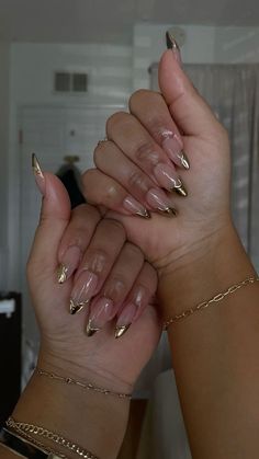 Nails Acrylic Gold Design, Gold Crome Nails French Almond, Gold Medium Nails, Gold Accent Nails Acrylic, Gold Almond French Tip Nails, Gold 3d Chrome Nails, Gold Mermaid Nails, Pink And Gold Chrome Nails, Gold And Silver Chrome Nails