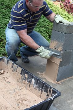 Concrete Block Flower Bed, Cover Cinder Block Wall Outdoor, Cement Wall Ideas Outdoor, Patio Edging Ideas, Concrete Wall Diy, Installing Tile, Diy Retaining Wall, Build A Garden, Wall Outdoor