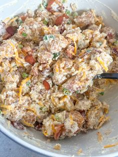 Get ready for your new favorite summer gatherings dish: crispy loaded baked potato salad made with tater tots! Tater Tot Pickle Salad, Crispy Tater Tot Potato Salad, Smashed Tater Tot Salad, Tater Tot Salad, Tater Tot Potato Salad, Loaded Tater Tots Recipes, Special Potatoes, Tater Salad, Loaded Potato Salad