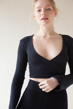 Dance Essentials, Ballet Wrap Top, Black Wrap Top, Ballet Top, Gymwear Outfits, Gym Crush, Ballerina Style, Cute Workout Outfits, Cute Gym Outfits