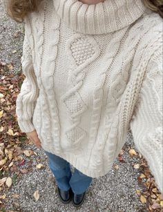 Rory Knit Sweater, Cozy Knit Sweater Aesthetic, The Rory Sweater, Gilmore Girl Outfit Ideas, Rory Gilmore Sweater Outfit, Rory Gilmore Winter Outfits, Vanilla Girl Outfits Winter, Gilmore Girls Clothing, Vanilla Girl Aesthetic Outfits