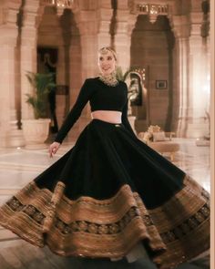 Madonna Vogue, Dress Designs For Stitching, Indian Dress Up, Trendy Outfits Indian, Wedding Lehenga Designs, Traditional Indian Dress, Pakistani Fancy Dresses, Desi Fashion Casual