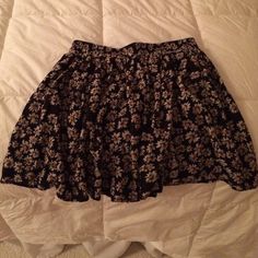 Super Cute Skirt From Brandy, I Believe It Is The Luma Style Since It Is Short. Elastic Waist, Very Stretchy. Never Worn, Perfect Condition! Black Floral Print Mini Bottoms, Black Floral Print Mini Length Bottoms, Black Skirted Bottoms With Floral Print, Black Floral Print Mini Skirt, Black Floral Print Skirt For Day Out, Casual Flared Skort With Floral Print, Brandy Melville Skirts, Black Daisy, Cute Skirt