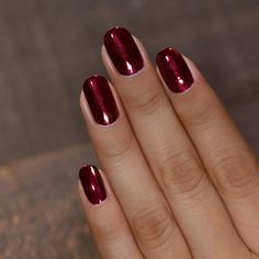 Holiday Nails Acrylic Squoval, Xmas Acrylic Nails Red Short, Nail Colors That Go Together, Acrylic Nail Polish Colors, Christmas Nails Cranberry, Shiny Burgundy Nails, Christmas Berry Nails, S N S Nails, Good Tip Nails