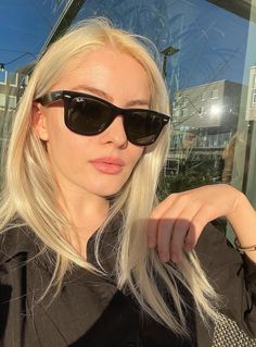 Rayban Sunglasses For Women, Hijabi Women, Ray Ban Sunglasses Women, Fashion Drawing Dresses, Glasses Shop, Girl Icons, Ray Ban Sunglasses, Glasses Fashion, Fashion Drawing