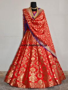 Picture Border, Satin Lehenga, Brocade Lehenga, Beautiful Lehenga, Lehenga Dupatta, Lehenga Fabric, Indian Bride Outfits, Lehnga Dress, Indian Bridal Lehenga