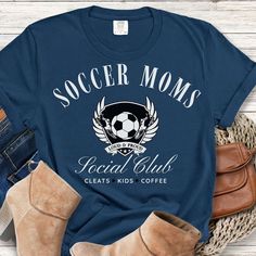 a soccer mom's tee - shirt with the words, soccer club on it