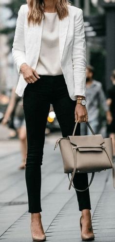 158fc2ddd52ec2cf54d3c161f2dd6517desc46709472ri Chic Work Outfit, Job Interview Outfit, Work Outfit Office, Spring Work Outfits, Outfit Chic, Amal Clooney, Summer Work Outfits, Stylish Work Outfits