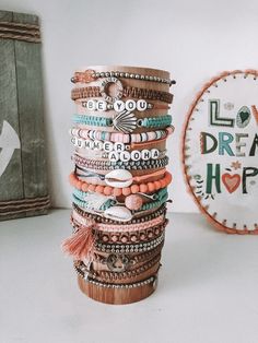 Friendship Bracelets Patterns, Diy Friendship Bracelets, Diy Beaded Jewelry, Summer Vsco, Preppy Bracelets, Preppy Jewelry, Friendship Bracelets Designs, Bracelets Patterns