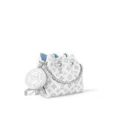 LOUIS VUITTON® - Bella - Blanc Bleu Louis Vuitton Women Clothes, Expensive Purses, Louis Vuitton Sac, Louis Vuitton Gifts, Louis Vuitton Women, White Louis Vuitton, Trunk Bag, Bag Collection, Wallet Pouch