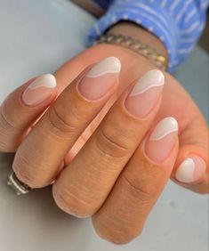 Builder Gel Nails Design Christmas, White Design On Nails, Nail Shape For Chubby Hands, Neutral Nails Design, French Tip With Design Acrylic, Understated Nails, Honeymoon Nails Ideas, Nude Base Nails, Two Toned Nails