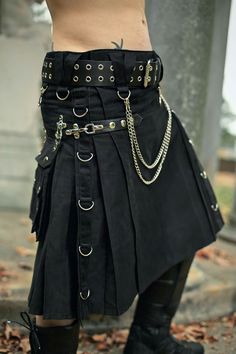 Gothic Outfits Men, Utility Fashion, Kilt Style, Men Steampunk, Men Wearing Skirts, Tartan Fashion, Gothic Men