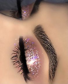 Womans Tattoos, Valentine Day Aesthetic, Make Com Glitter, Wallpaper Makeup, Makeup Wallpaper, Woman Tattoo, Eye Makeup Styles