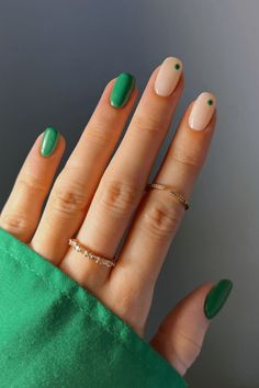 Rounded Nails Designs, Green Nail Polish, Simple Gel Nails, Green Nail, Vibrant Nails, Her Nails