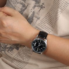 Product information: Style: Casual Movement type: mechanical Dial diameter: 41.5mm Thickness: 14.5mm Mirror material: ordinary glass mirror surface Watch strap material: genuine leather Dial shape: circular Case Material: Alloy Color: white belt, black belt, black steel belt Packing list: Mechanical watch×1 Product Image: Mechanical Watch Men, Mirror Surface, White Belt, Belt Black, Just Cavalli, Mechanical Watch, Black Steel, Black Watch, Black Belt