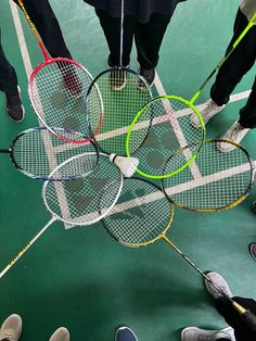 several badminton racquets are stacked on top of each other in a circle