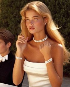 #accessories #jewelry #haircolor #photography Estilo Ivy League, Estilo Ivy, Lev Livet, Kadeřnické Trendy, Money Girl, 여름 스타일, Foto Poses, Old Money Style, Old Money Aesthetic