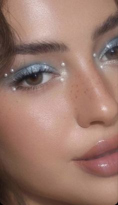 Dag Make Up, Festival Make Up, Concert Makeup, Mekap Mata, Rhinestone Makeup, Flot Makeup, Smink Inspiration, Ethereal Makeup, Dope Makeup